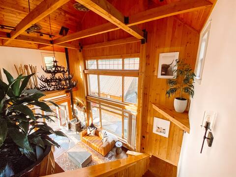 Modern Post&Beam w/ Hot Tub, Waterfall, Mtn. Views