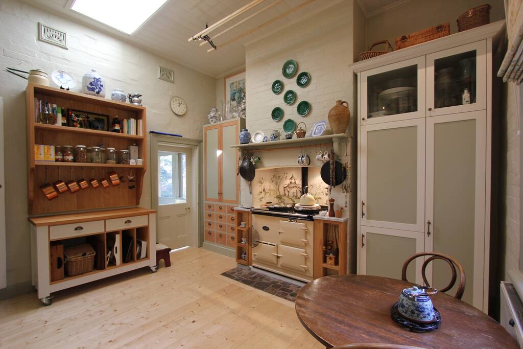Beautiful fully equipped kitchen with AGA oven