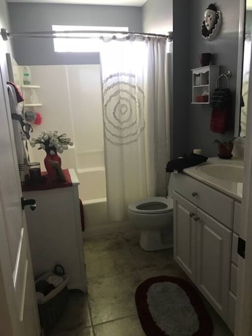 private bath (with tub)