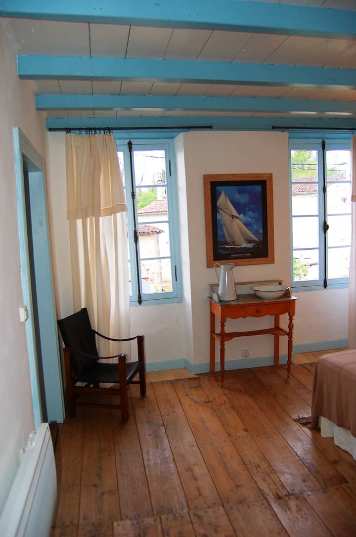 الغرفة الزرقاء: 1 سرير 2 بيرس