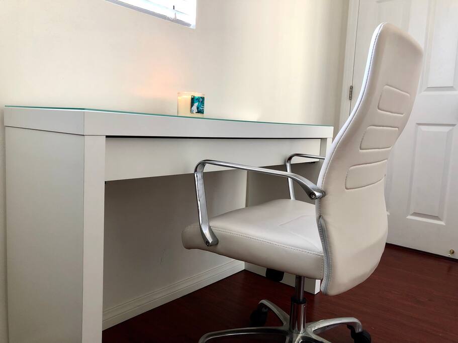 laptop friendly workspace for students & business professionals.