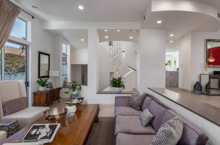 Luxurious Architectural Villa Prime West Hollywood gallery image 5