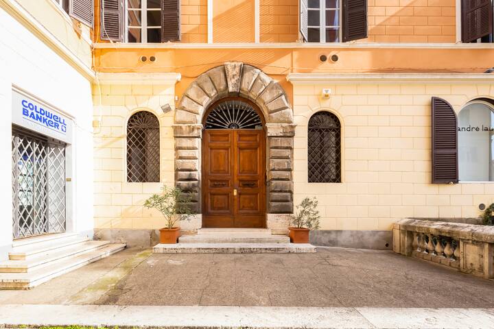 Rampa Mignanelli Apt – next Spanish steps