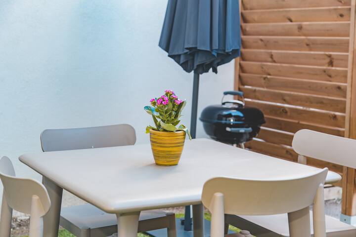 STUDIO, terrasse, proche centre ville, plage,