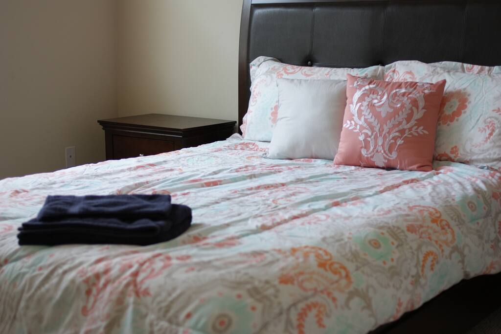 Guest bedroom i