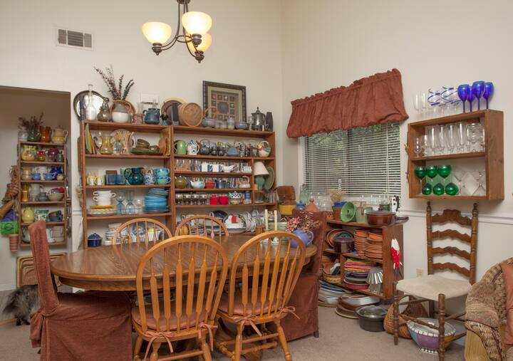 Large Sunny Bedroom and Bath in Thunderbolt