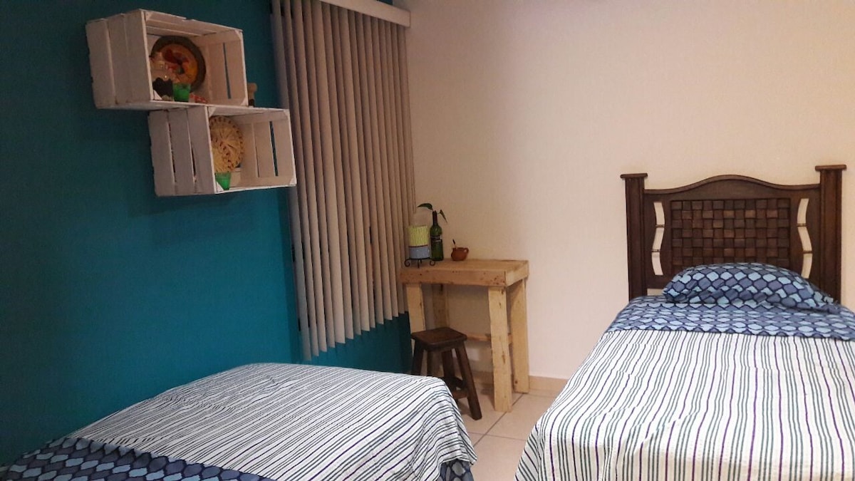 Hlavná izba Jolgorio s dvoma samostatnými lôžkami a vlastnou kúpeľňou