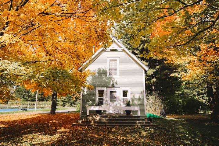 Unity Farm-The Cottage/tennis court/river access