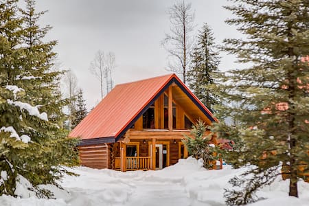 ☼★ Charming Rustic Cabin Perfect for Groups★☼