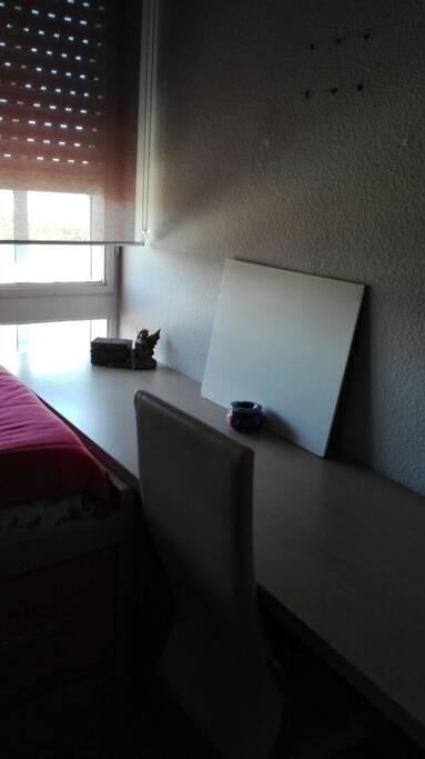 Habitaición que se alquila: escritorio