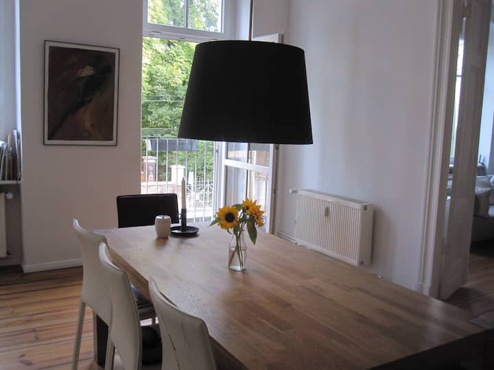 Central quiet cosy - private bathroom with shower