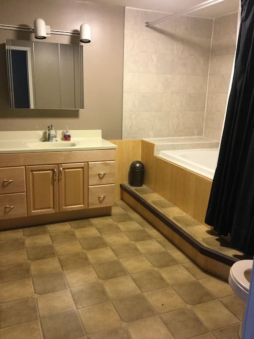 Extra large bathroom/ laundry room with jet tub