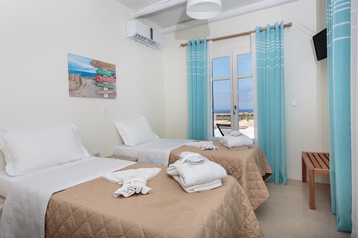 Paros Punda 2 villas, 10 guests
Villa Artemis: 2nd bedroom 2 single beds