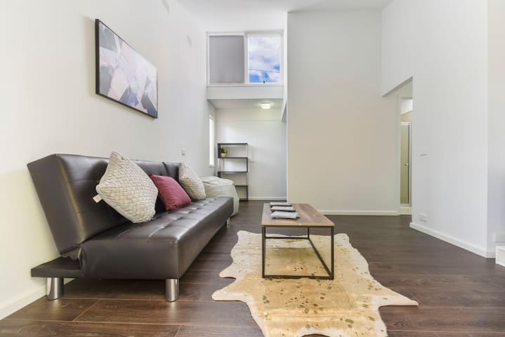 City Escape - Peaceful Two BED One BATH House