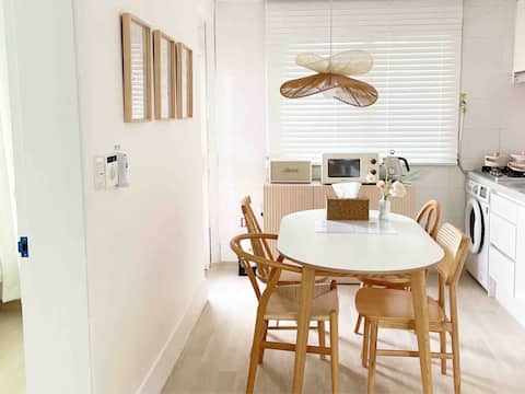 [Cozy Mood] Hongik.stn 2min/Recommend 3~4 People