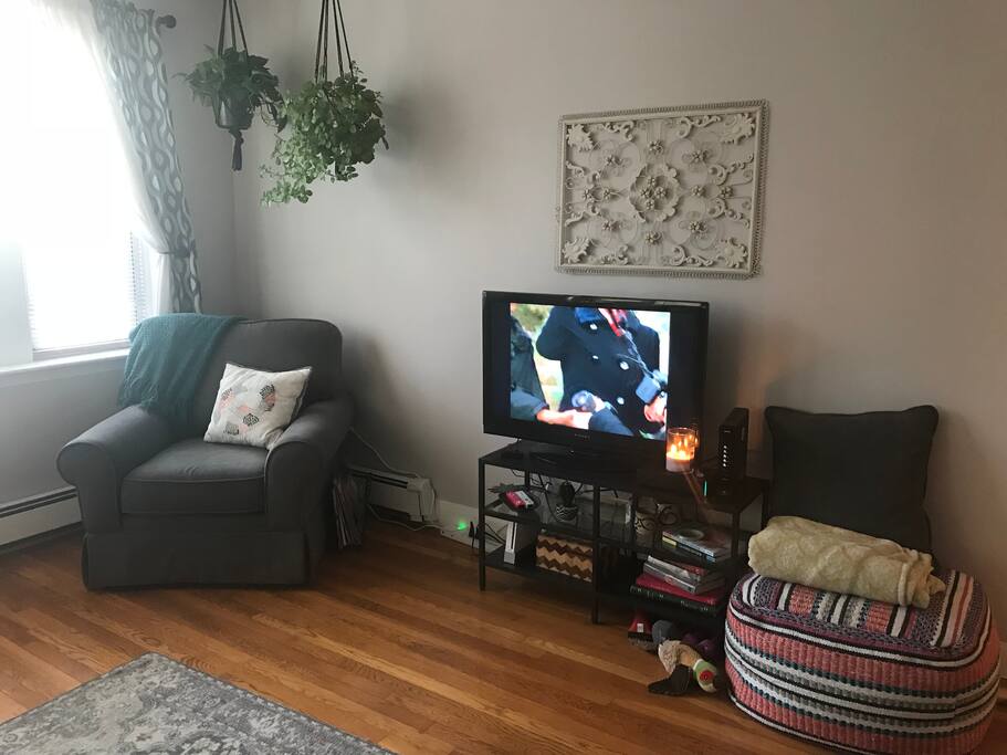 Additional view of living room. Lots of extra blankets, WiFi and streaming available.
