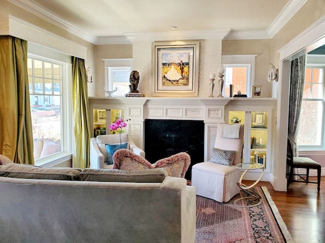 Luxury Home & Garden Gourmet Kitchen & Yoga Studio