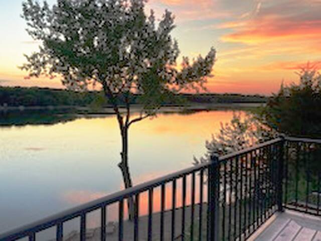 Stunning Lake Home! 7 Beds. 4 Bathrooms. 3 Acres! gallery image 4