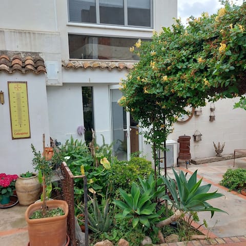 Anuncio de Airbnb popular: The tiny garden house en Pobles Del Sud