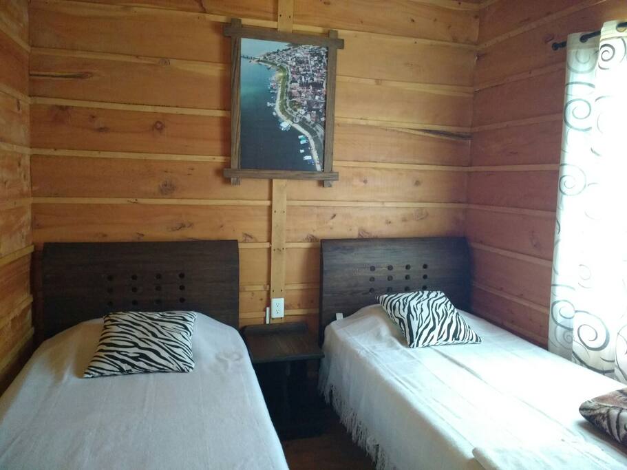 habitación con 2 camas sencillas