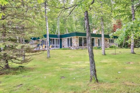 Completely remodeled home at the end of peninsula