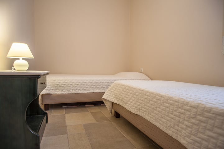 dormitorio 2 con 2 camas de una plaza