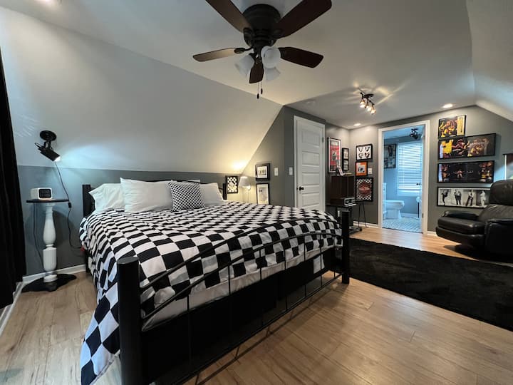 Main bedroom with attached 1/2 bath