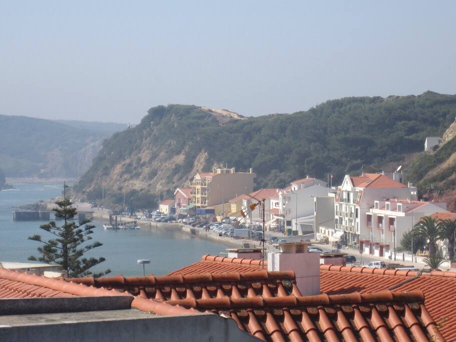 Sao Martinho do Porto. 10 minutes by car.