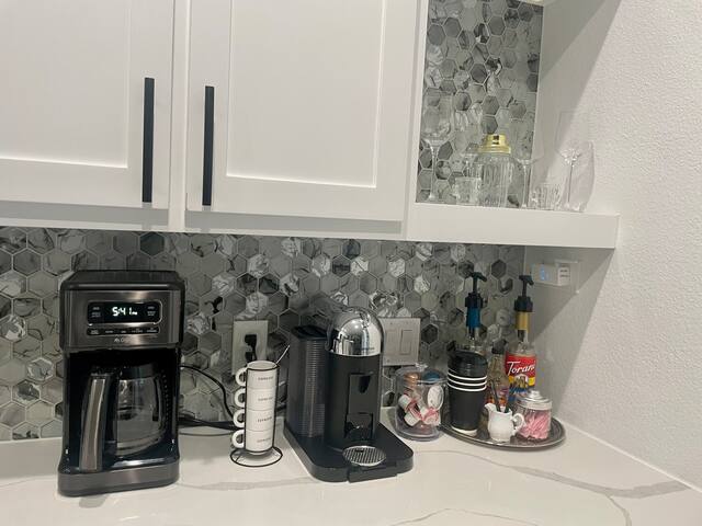 Central Dallas Home- 16+guests- inquire gallery image 5