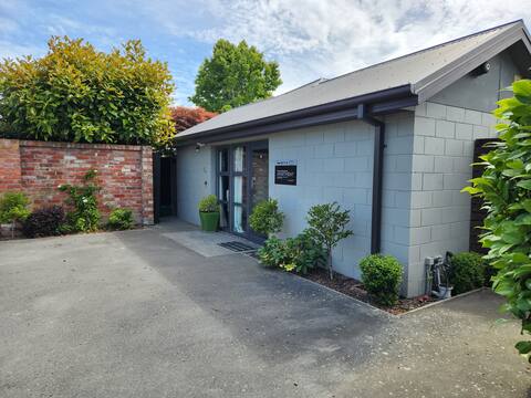 Apartment-AIRPORT, spacious, warm, homely, family
