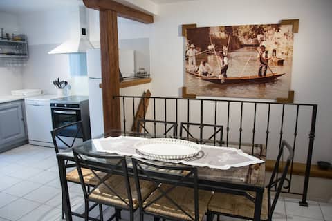 Popular Airbnb listing: The Nego-Chin Workshop in L'isle Sur La Sorgue