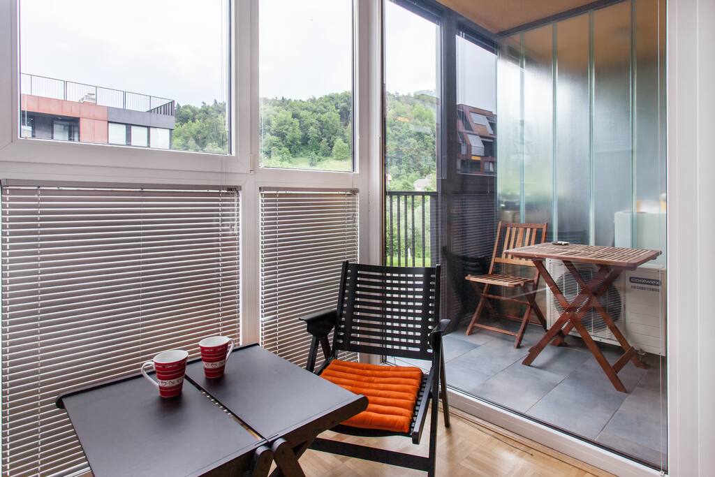 Feel like at home in this bright, contemporary designed living space and enjoy on your own small loggia. Use efficient air-conditioning for hot days, to adjust the temperature to your own comfort easily.