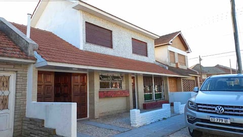 Propiedad de Airbnb exitosa: Lighthouse villa 4 blocks from the beach en Faro Norte