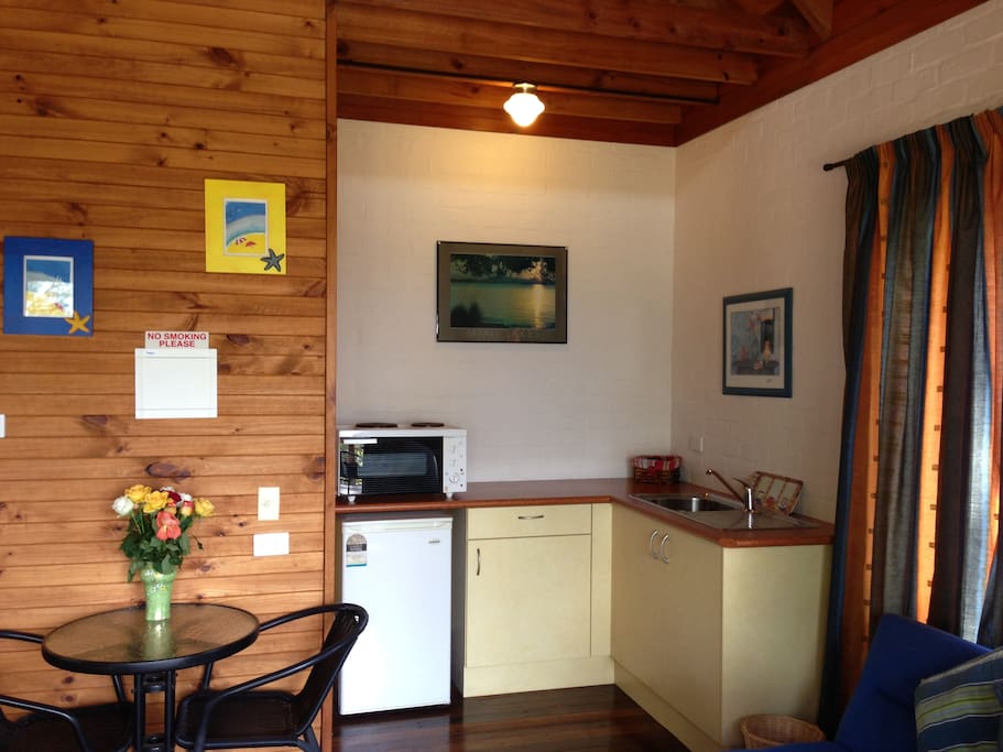 Crockery and cutlery, saucepans supplied for your convenience in the kitchenette