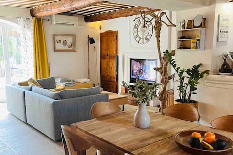 Charming Provençal farmhouse in Provence