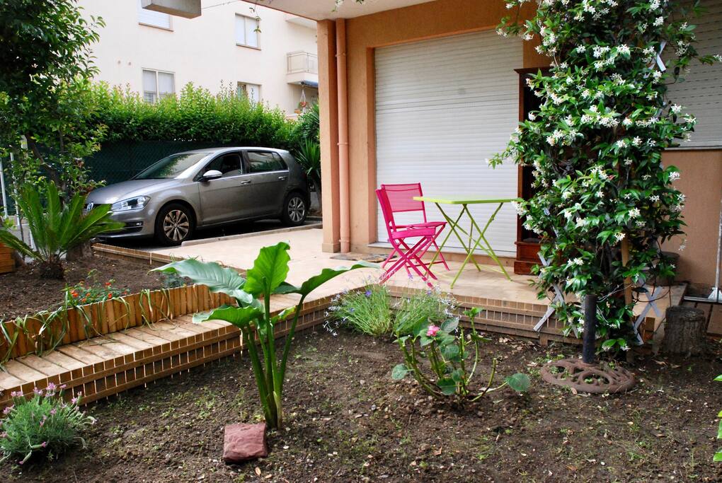 Parking directement dans le jardin privatif