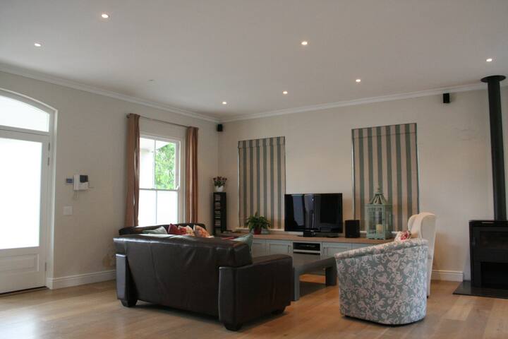 Spacious Family Home in Claremont gallery image 4