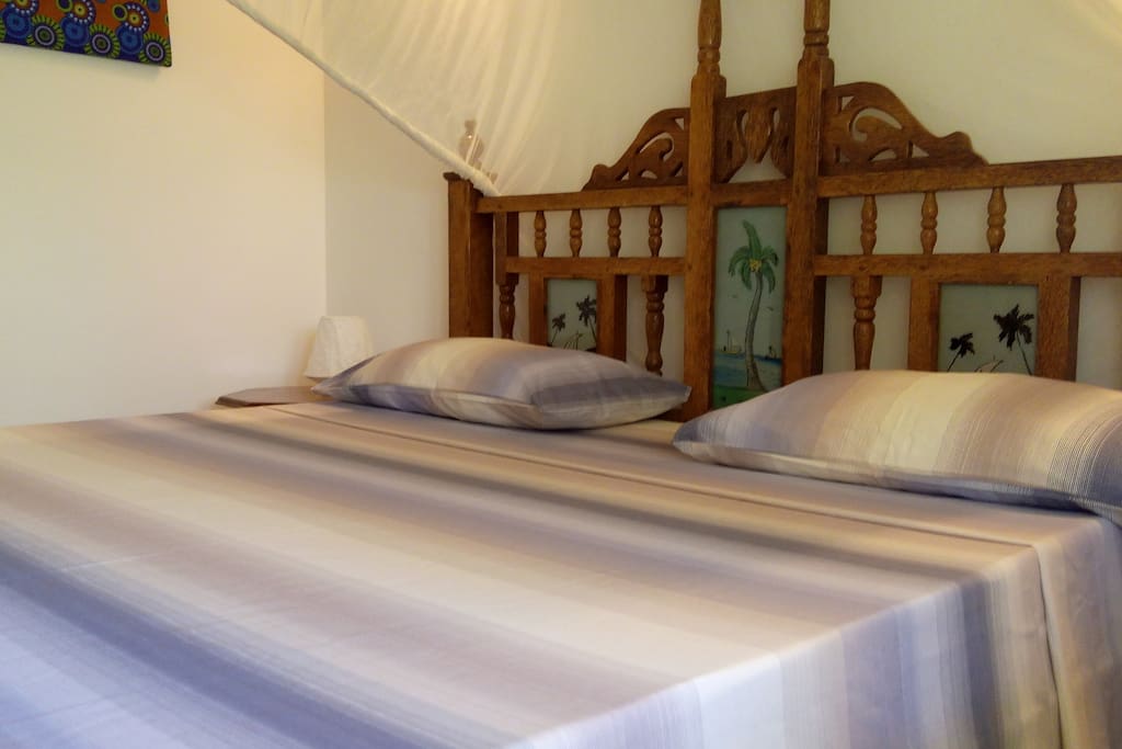 Zanzibarian King Bed