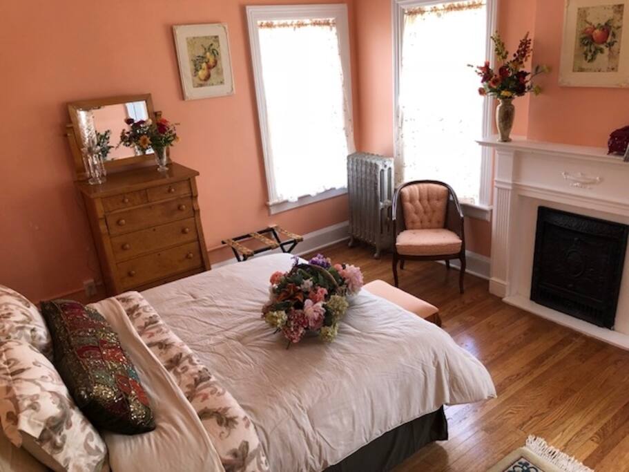 Sunshine Room with Queen Bed
