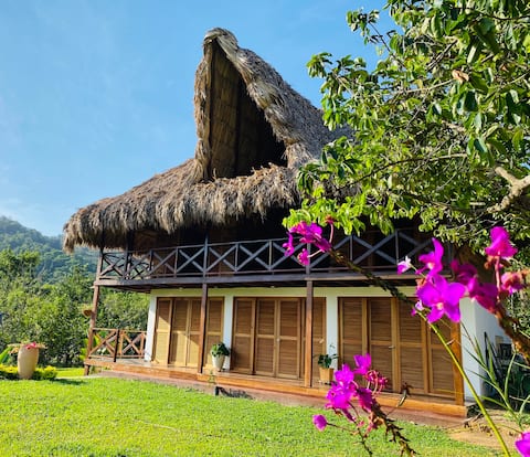 BEAUTIFUL HOME RENTAL STEPS AWAY FROM TAYRONA PARK