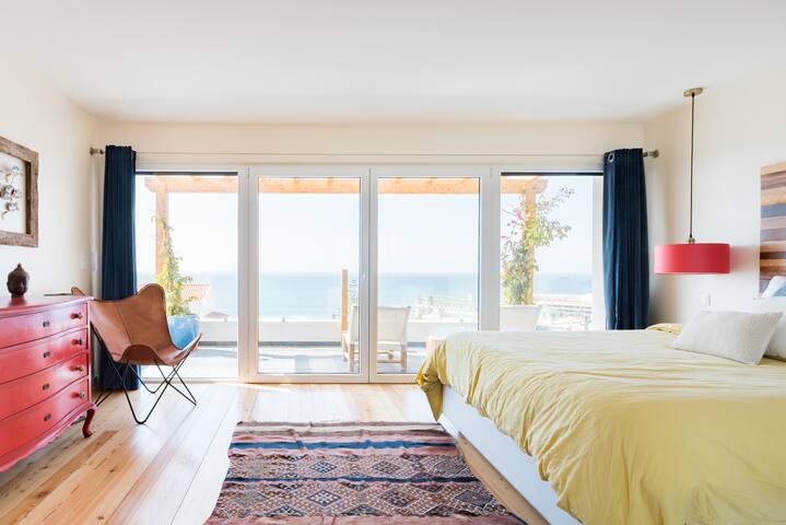 Spacious, Updated Home with Breathtaking Ericeira Sea Views gallery image 4