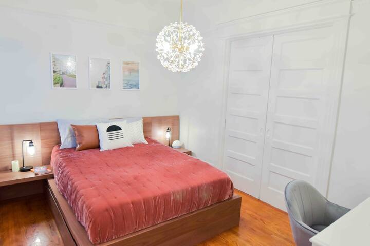 Sunny Full Floor 3 Bedroom Mission Dolores Flat gallery image 3