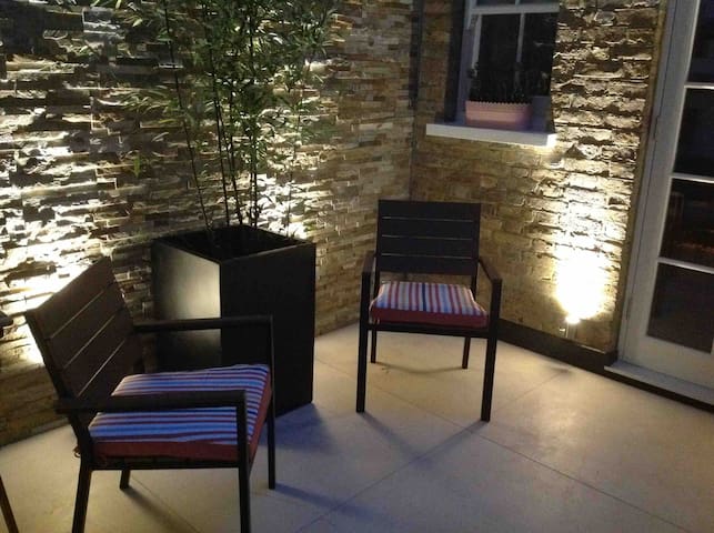 Beautiful interior designers three bedroom home gallery image 2