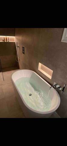 Stor flott enebolig med hage, terasse, sauna m.m gallery image 5