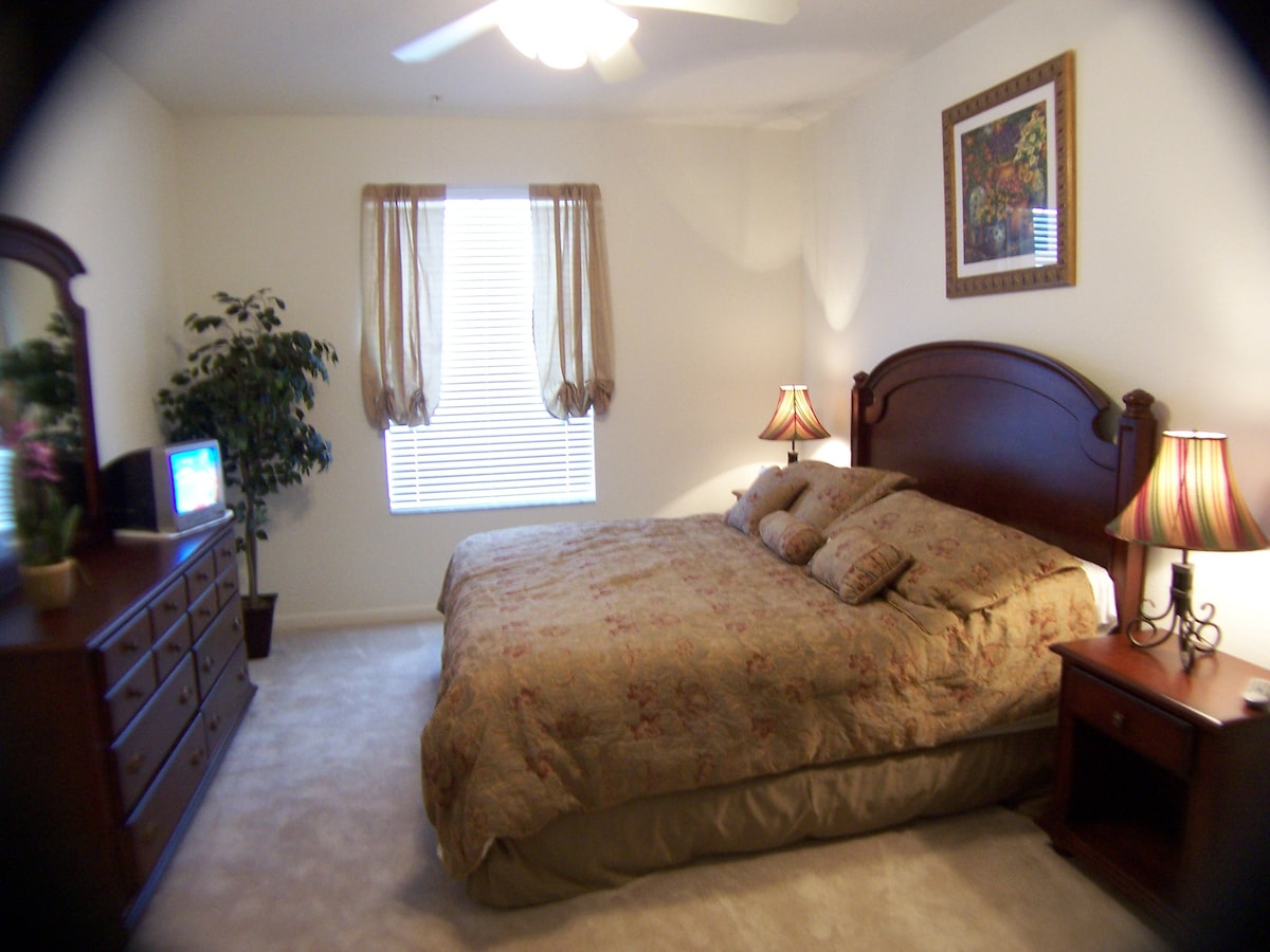 ضيف بسرير كبير
