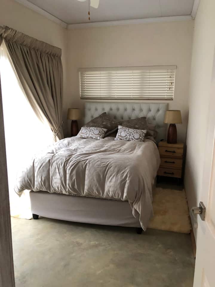 غرفة النوم - سرير مزدوج بطول إضافي 