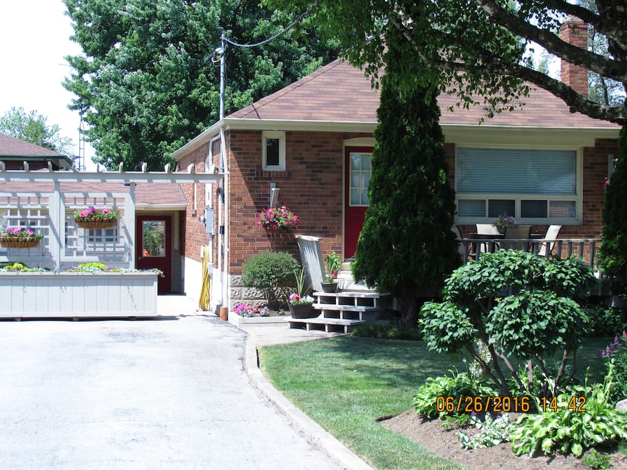 Our house is located in a very quiet, beautiful, and mature neighborhood. Our house is less than a 2 minute drive or 10 minute walk to the Eglinton Go Train Station. The Go Train will have you downtown Toronto (Union Station) in 21 minutes