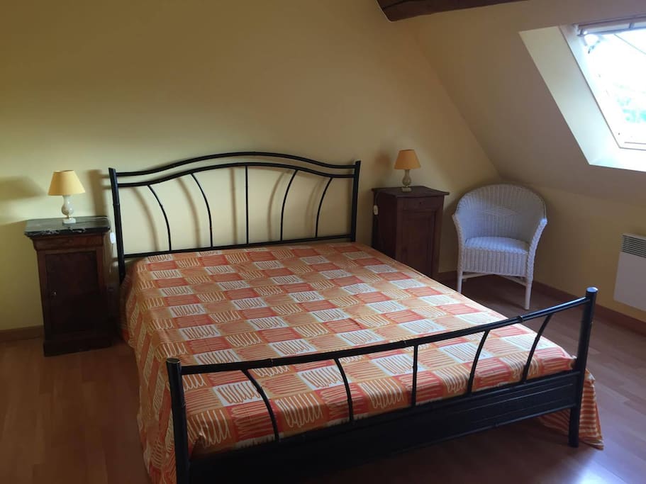 CHAMBRE ETAGE LIT 160
