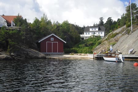 Flat in a house by the sea