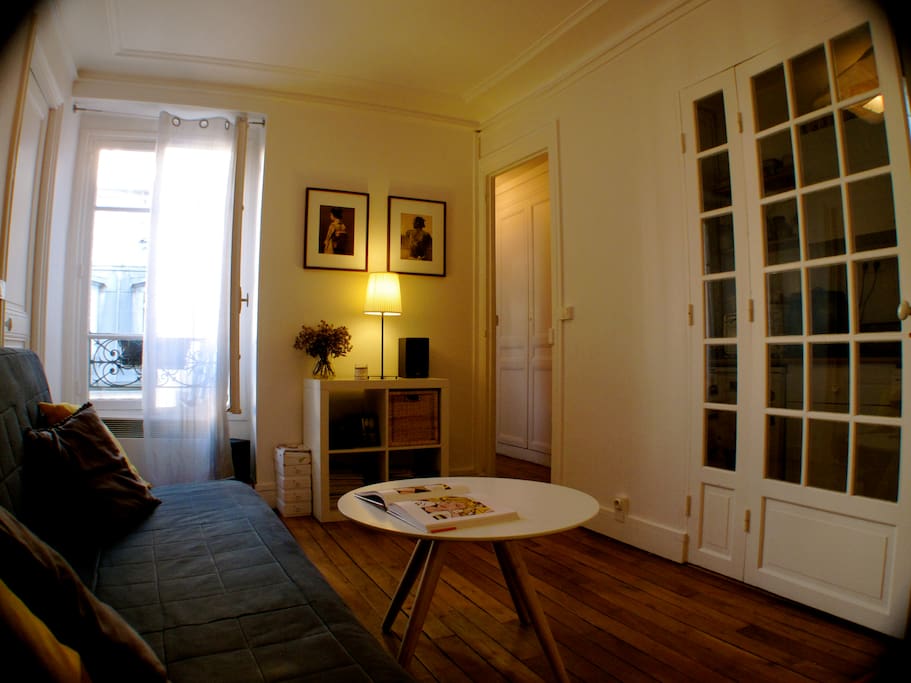 Le salon - Fenêtre sur cour intérieure